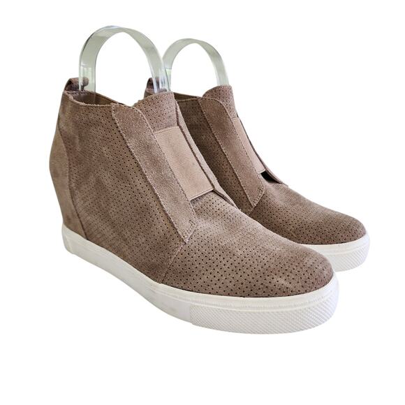 Steve Madden Womens Wavery Wedge Sneakers Size 8.5 Tan Perforated Suede Sporty - Picture 2 of 12
